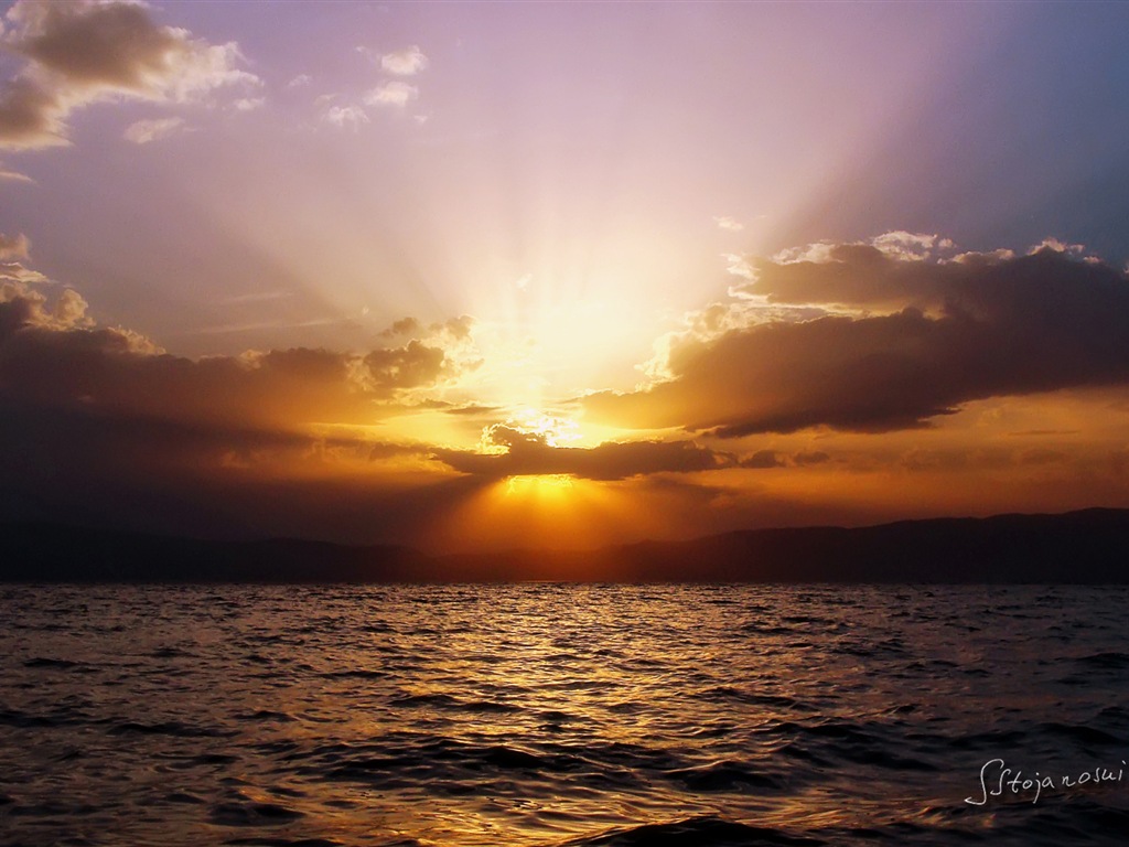 Après le coucher du soleil, le lac d'Ohrid, fonds d'écran Windows 8 thème HD #7 - 1024x768