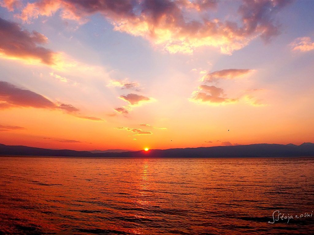 Après le coucher du soleil, le lac d'Ohrid, fonds d'écran Windows 8 thème HD #9 - 1024x768