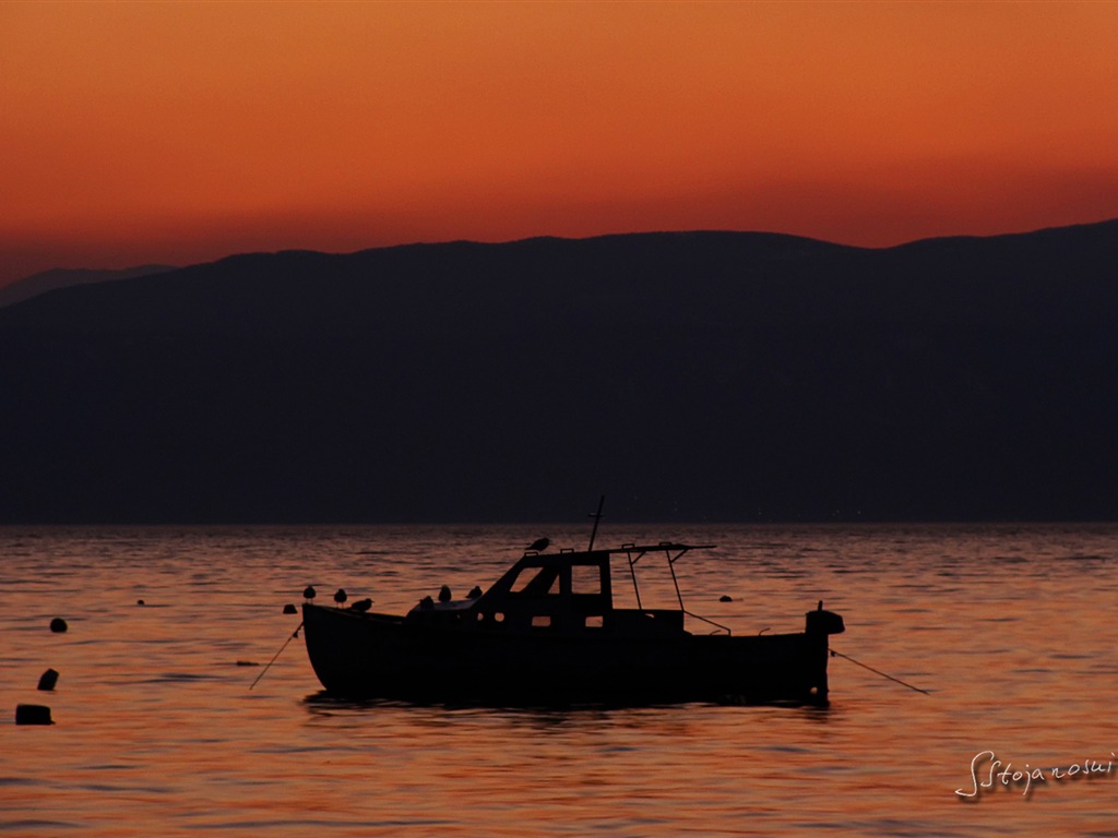 Après le coucher du soleil, le lac d'Ohrid, fonds d'écran Windows 8 thème HD #10 - 1024x768