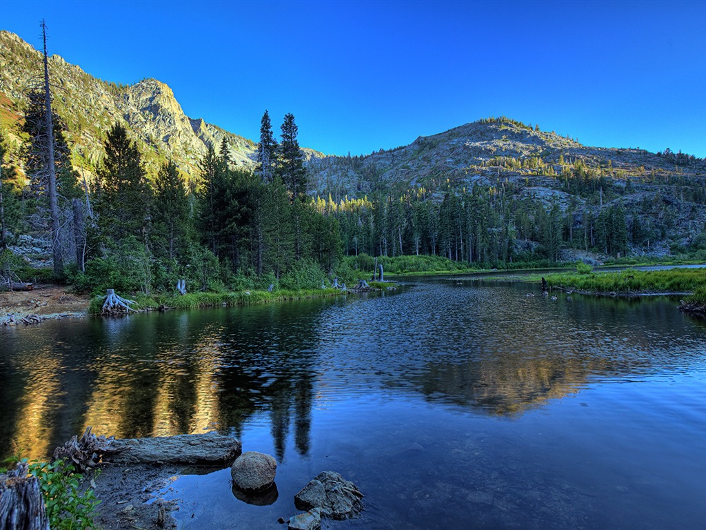 Belles montagnes, lac, forêt, fonds d'écran Windows 8 thème HD #2 - 1024x768