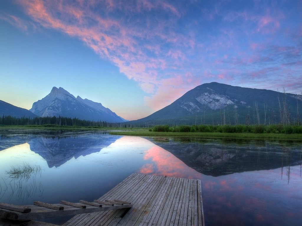 Réflexion dans le fond d'un paysage naturel de l'eau #1 - 1024x768