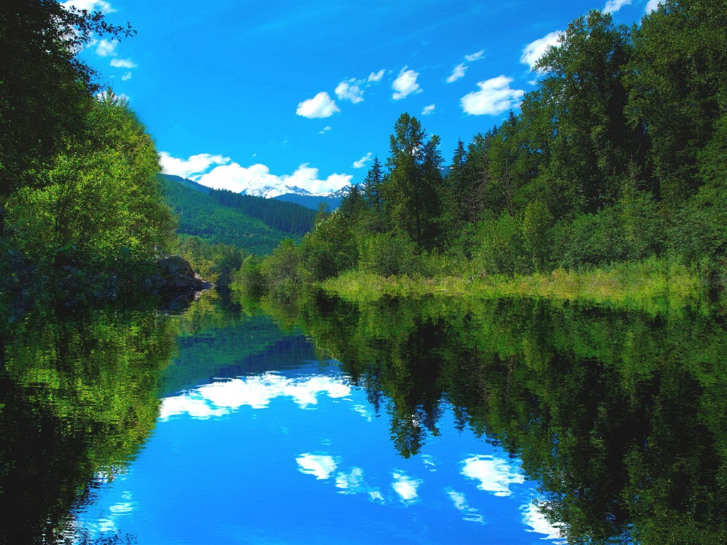 Réflexion dans le fond d'un paysage naturel de l'eau #4 - 1024x768