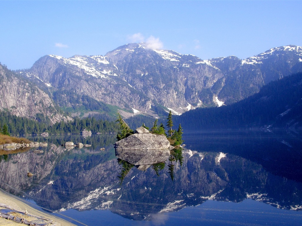 Réflexion dans le fond d'un paysage naturel de l'eau #6 - 1024x768