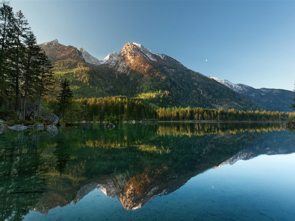 Réflexion dans le fond d'un paysage naturel de l'eau #8 - 1024x768