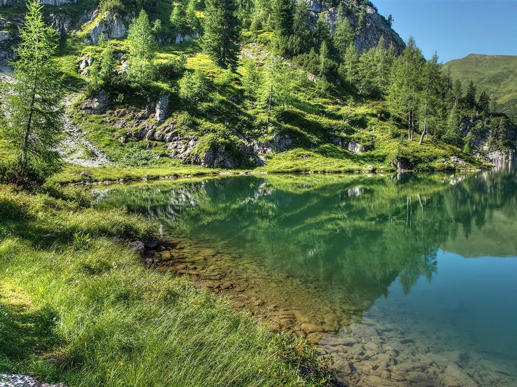 Réflexion dans le fond d'un paysage naturel de l'eau #10 - 1024x768