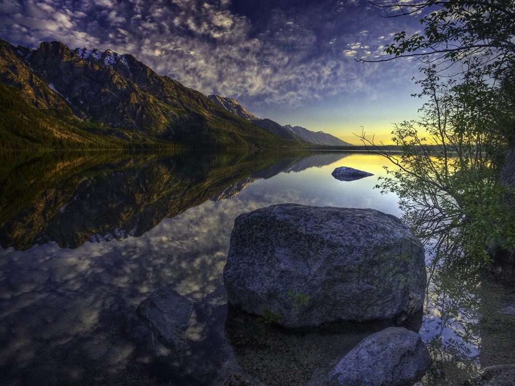 Réflexion dans le fond d'un paysage naturel de l'eau #13 - 1024x768