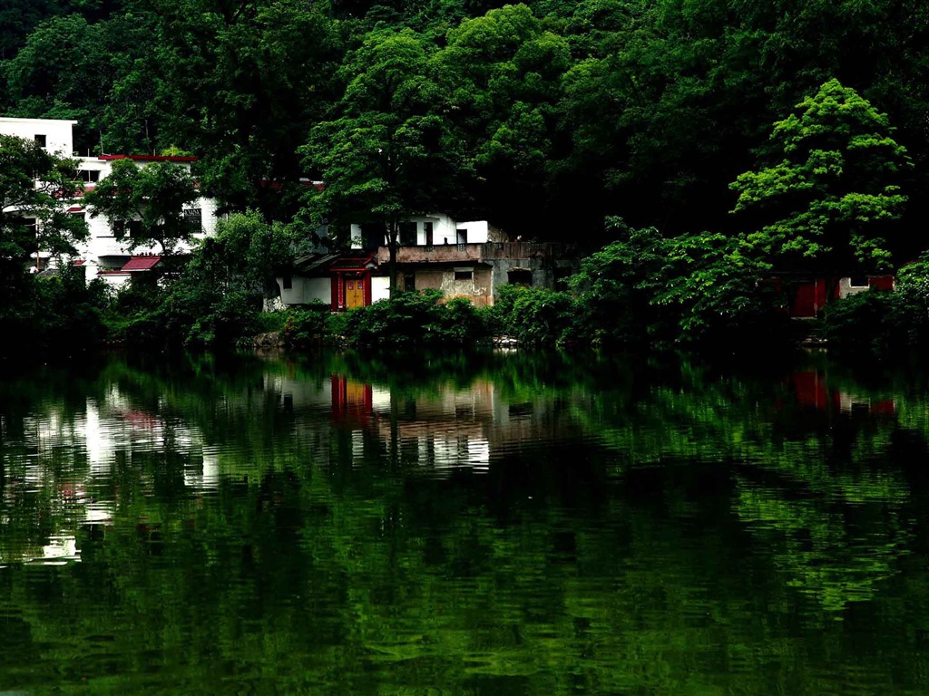 Réflexion dans le fond d'un paysage naturel de l'eau #18 - 1024x768