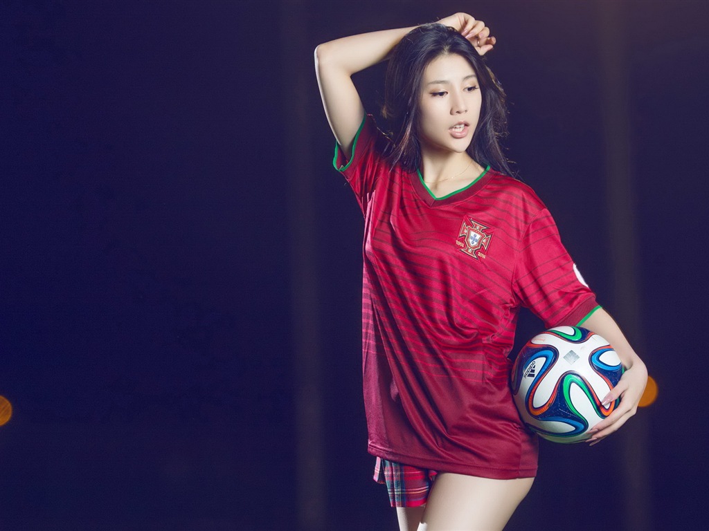 世界杯32強球衣，美女足球寶貝高清壁紙 #9 - 1024x768
