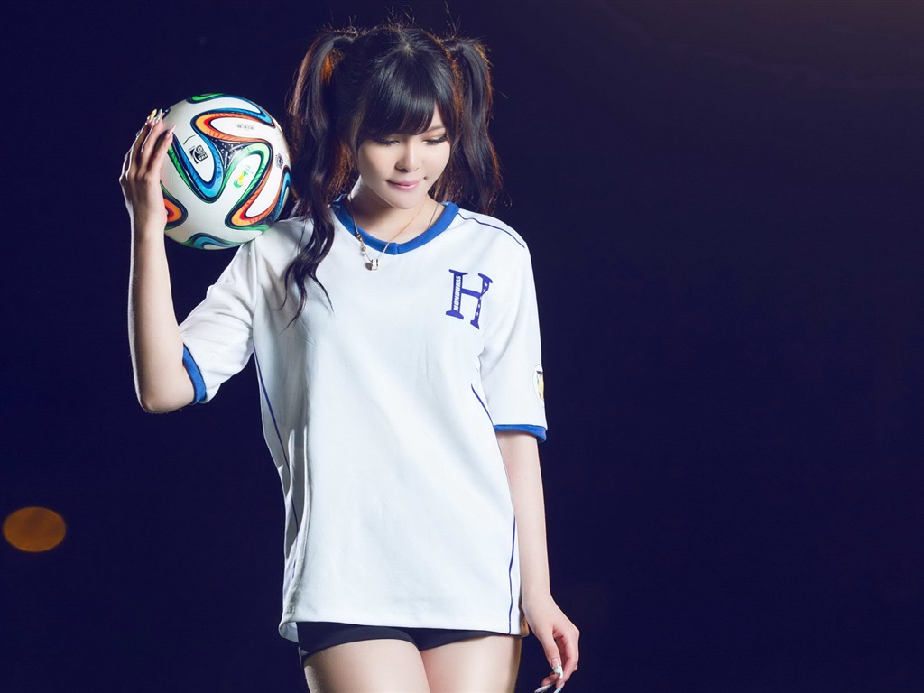 世界杯32強球衣，美女足球寶貝高清壁紙 #10 - 1024x768