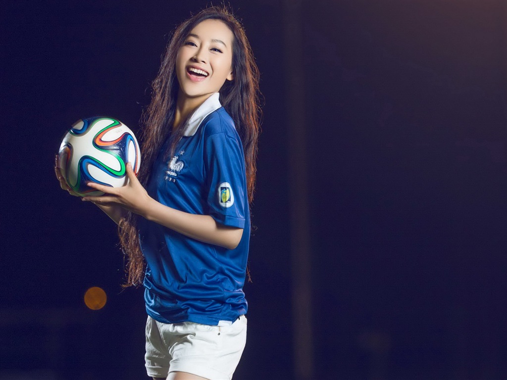 32 World Cup dresy, fotbalové dítě krásné dívky HD Tapety na plochu #20 - 1024x768