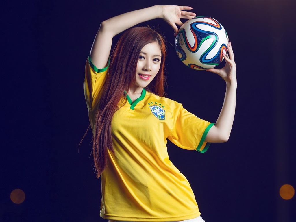 32 camisetas de la Copa del Mundo de fútbol, bebé wallpapers hermosas chicas HD #21 - 1024x768