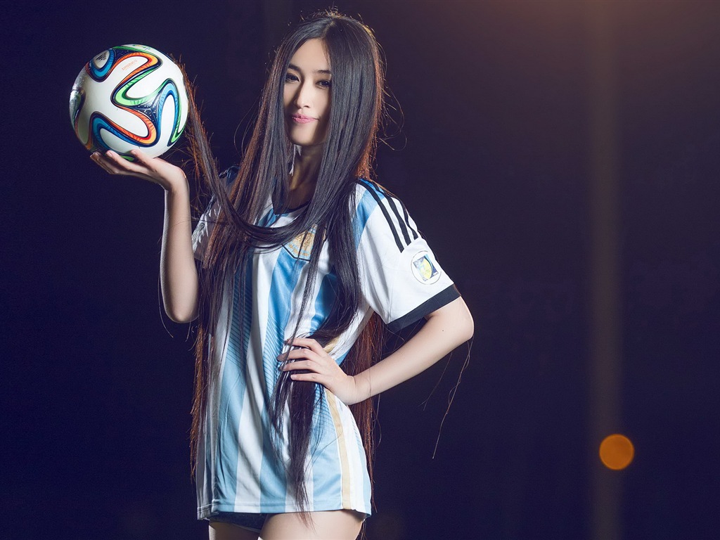 32 World Cup dresy, fotbalové dítě krásné dívky HD Tapety na plochu #23 - 1024x768