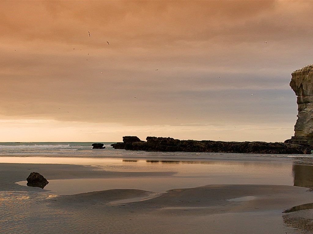 Krásná pláž západ slunce, Windows 8 panoramatické, širokoúhlé tapety #9 - 1024x768