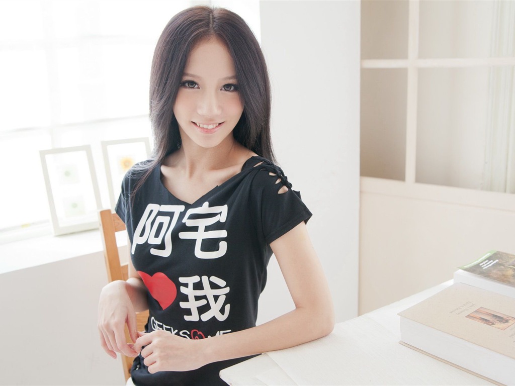 Taiwan girls indoor Sunny Lin HD wallpapers #1 - 1024x768