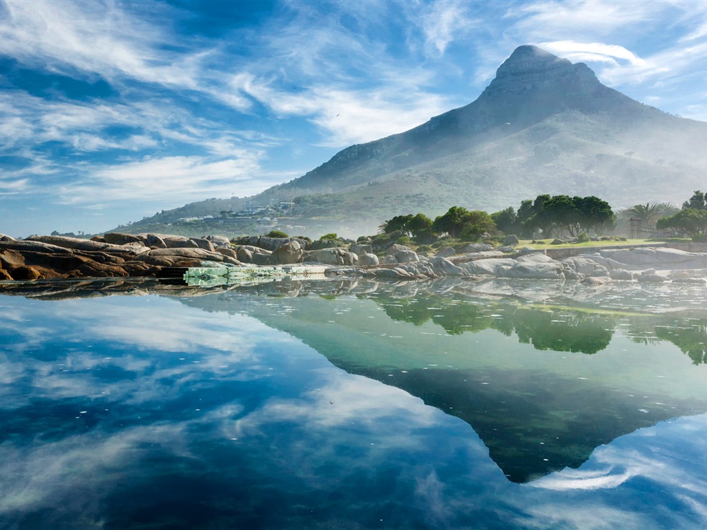 Lago tranquilo con la reflexión del agua, fondos de pantalla de Windows 8 HD #1 - 1024x768