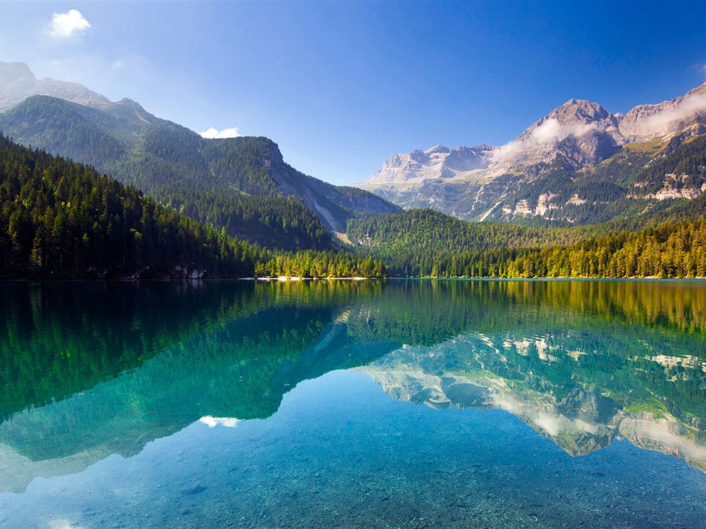 Lago tranquilo con la reflexión del agua, fondos de pantalla de Windows 8 HD #2 - 1024x768