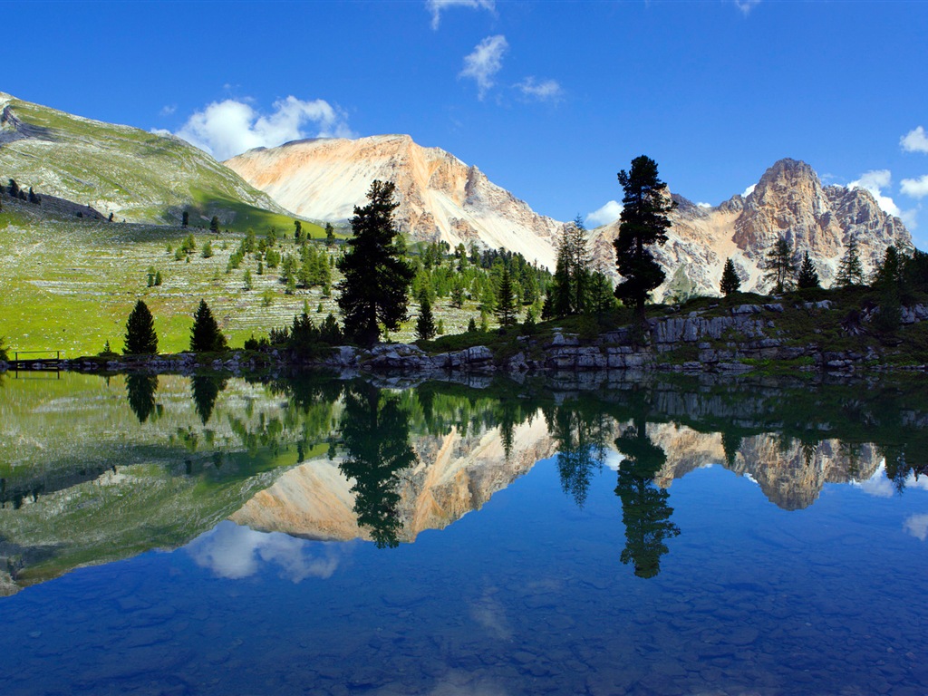 Lago tranquilo con la reflexión del agua, fondos de pantalla de Windows 8 HD #3 - 1024x768