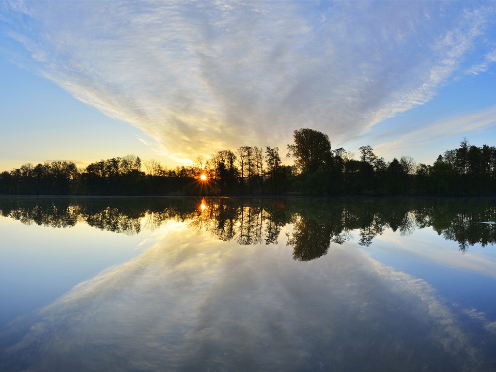 Lac calme avec la réflexion de l'eau, de Windows 8 fonds d'écran HD #7 - 1024x768