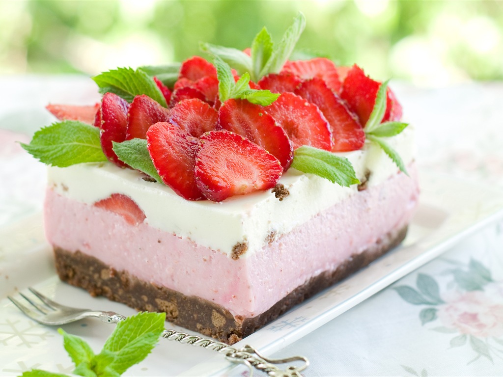 美味可口的草莓蛋糕 高清壁纸5 - 1024x768