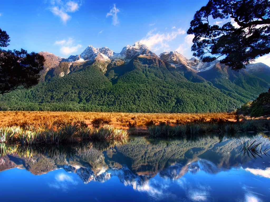 Nubes Montañas de agua naturales de belleza fondos de pantalla paisaje HD #17 - 1024x768