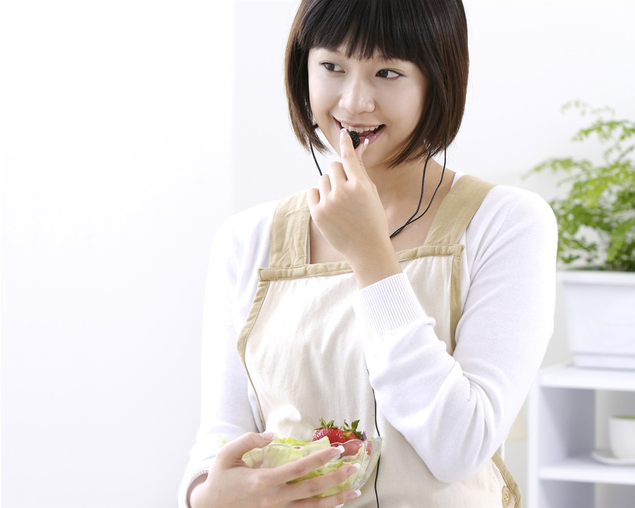 Modern woman's life wallpaper (2) #6 - 1280x1024