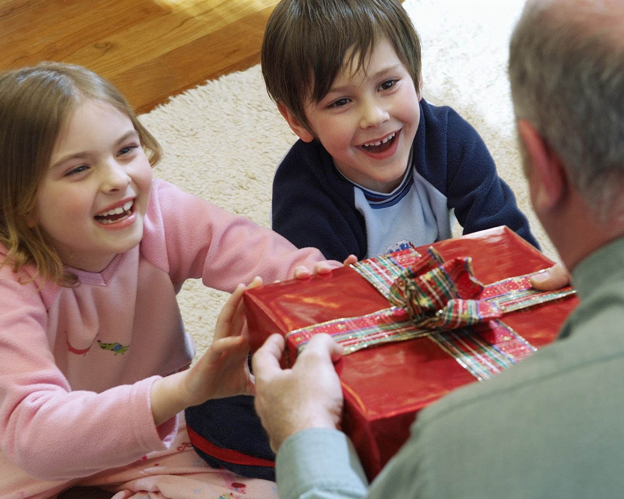 La gente celebra la Navidad Fondos de Inicio #35 - 1280x1024