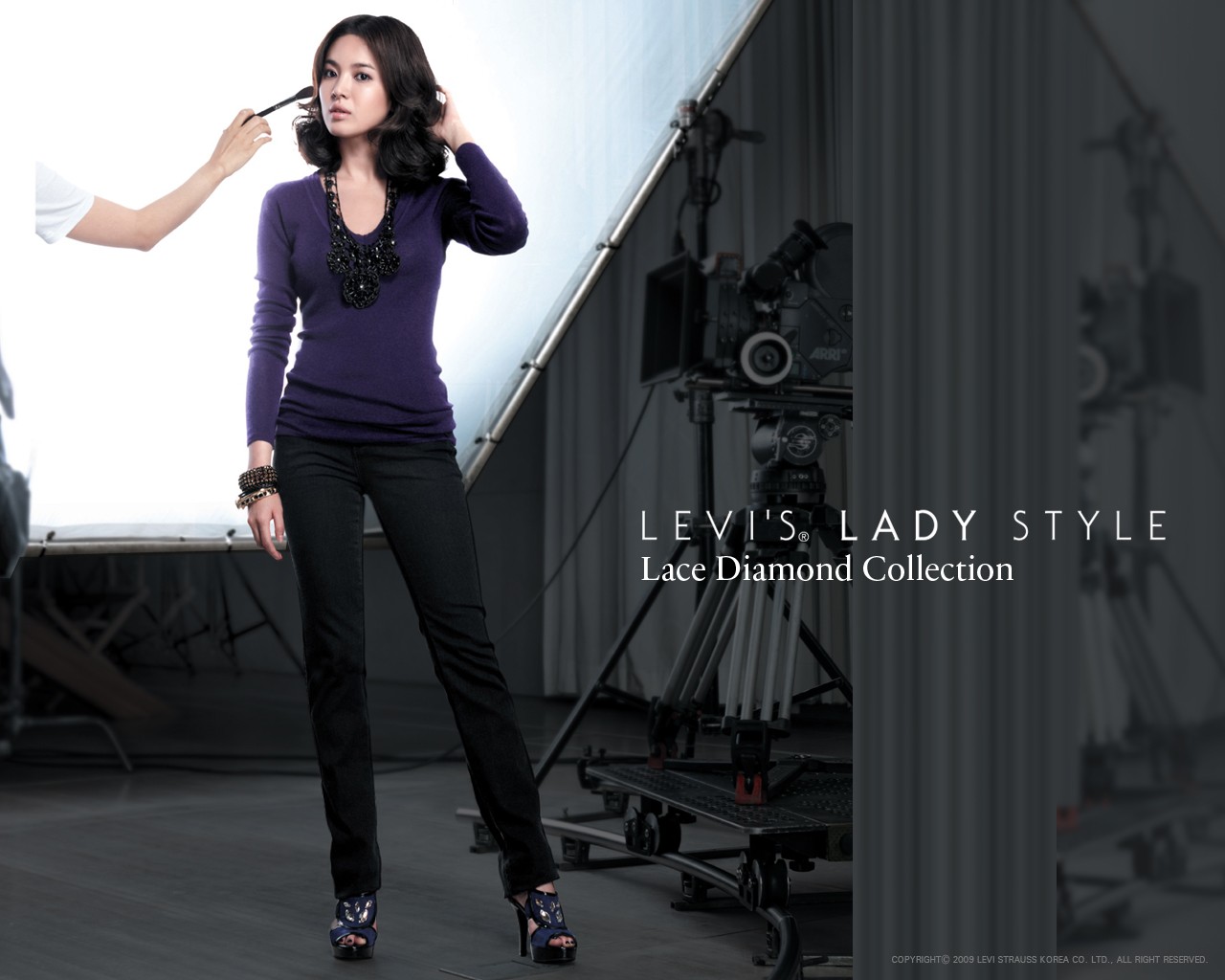 2009 Levis Women Wallpapers #10 - 1280x1024