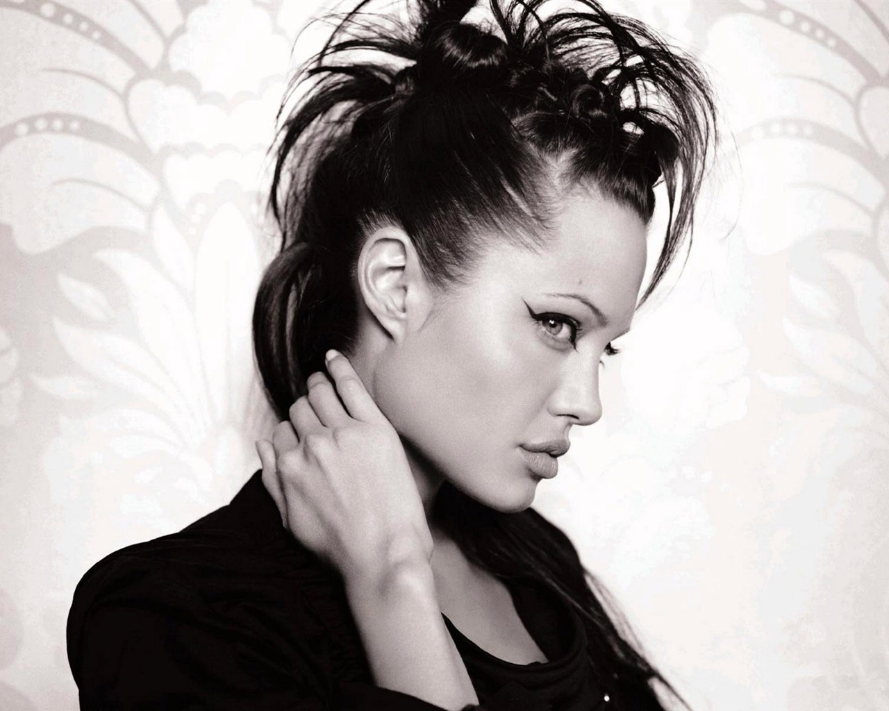Angelina Jolie wallpaper #23 - 1280x1024