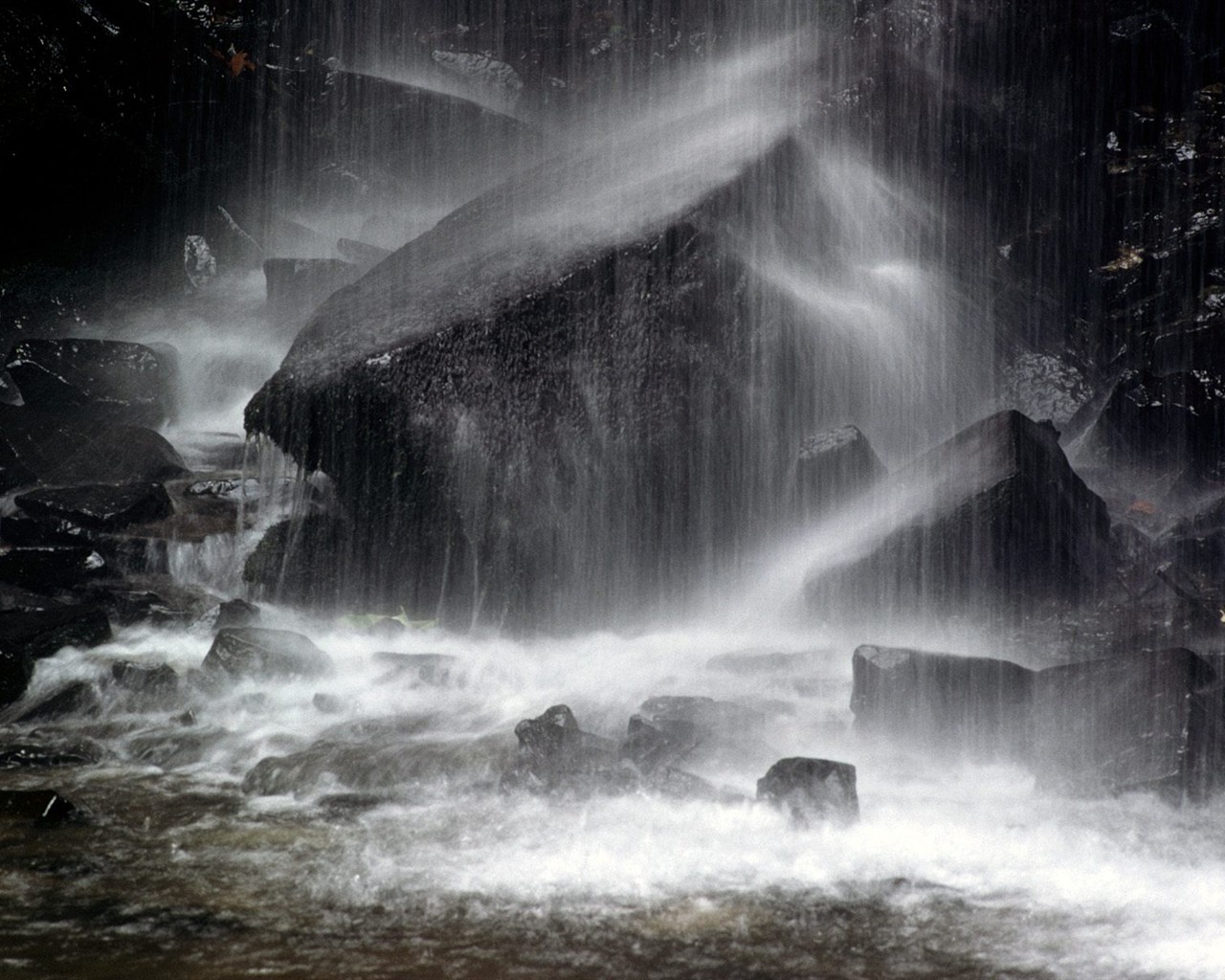 Non-mainstream black theme wallpaper #10 - 1280x1024