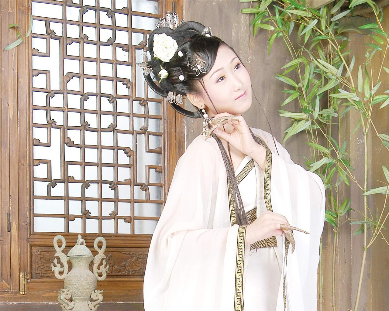 Costume beautiful wallpaper #2 - 1280x1024