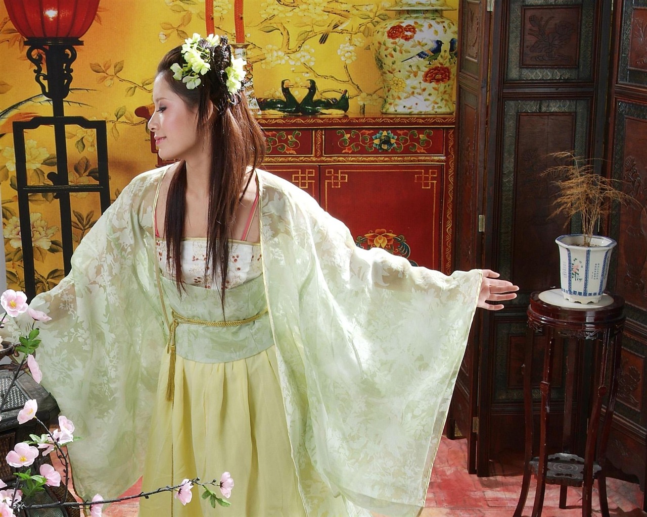 Costume beautiful wallpaper #3 - 1280x1024