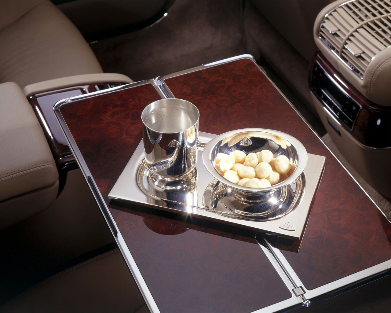Maybach luxury cars wallpaper #54 - 1280x1024