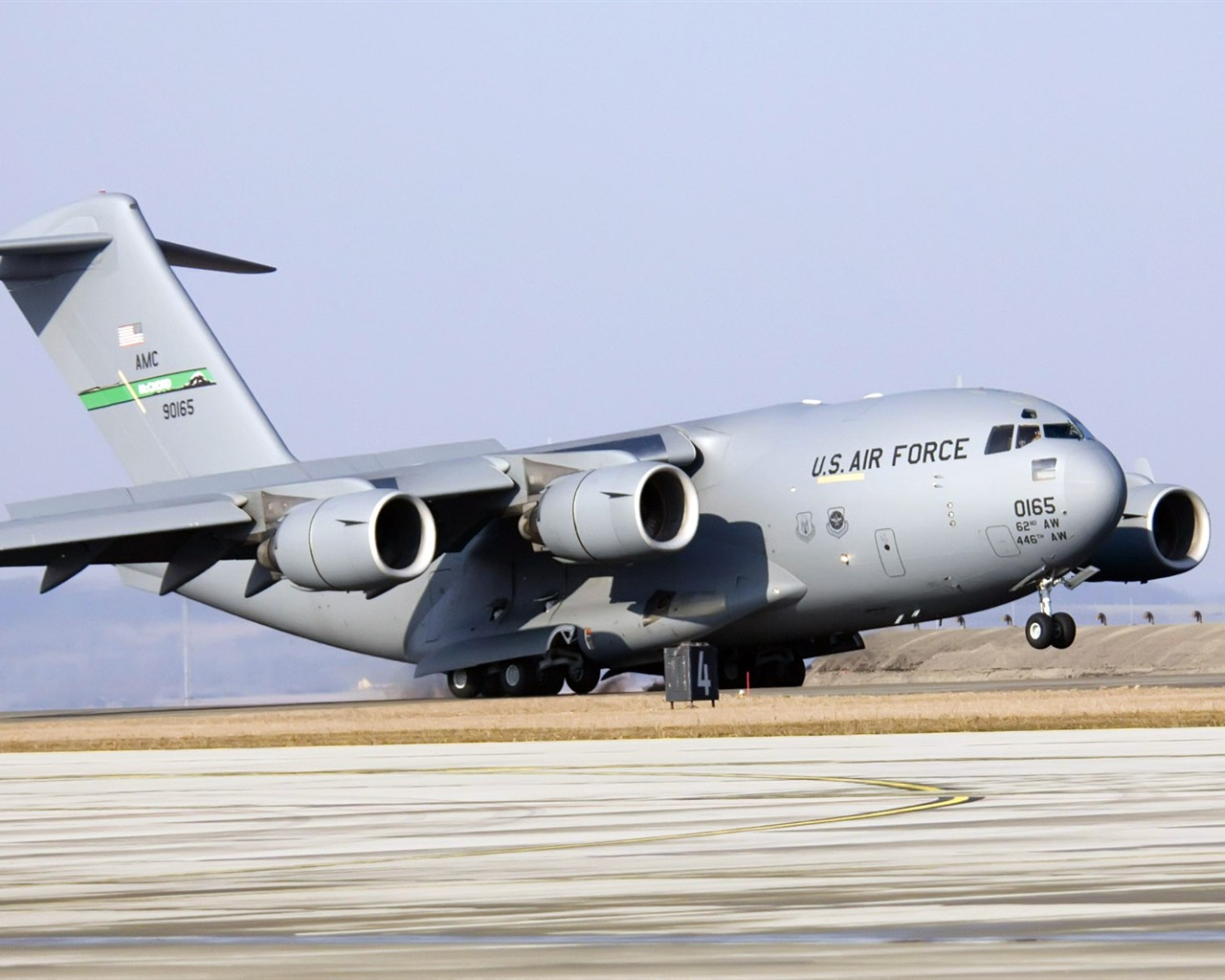 El avión militar de fondo de pantalla #8 - 1280x1024