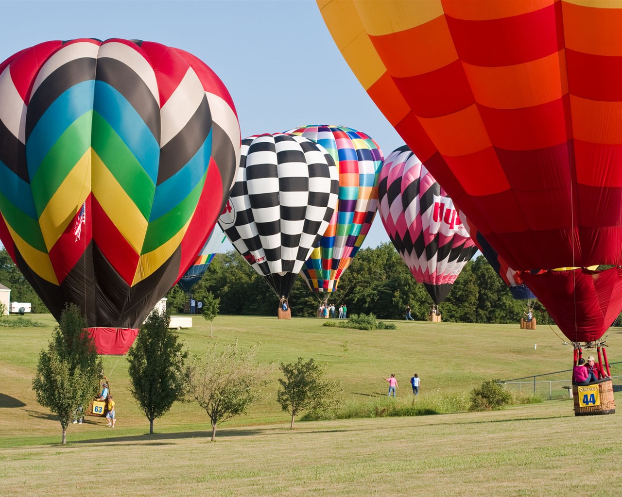 Hot air balloon wallpaper #1 - 1280x1024