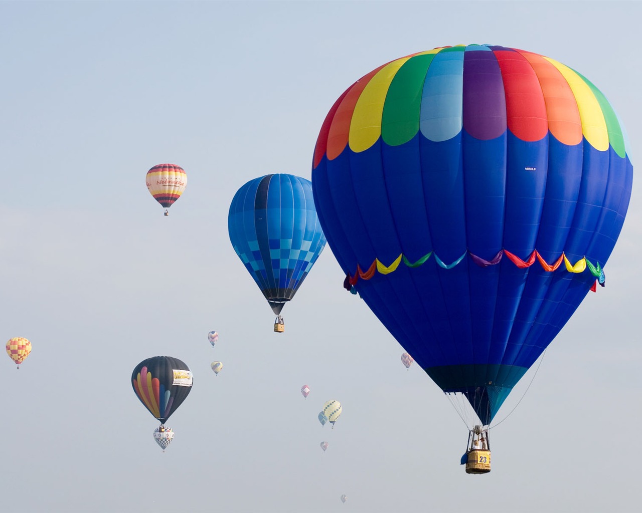 Hot air balloon wallpaper #13 - 1280x1024