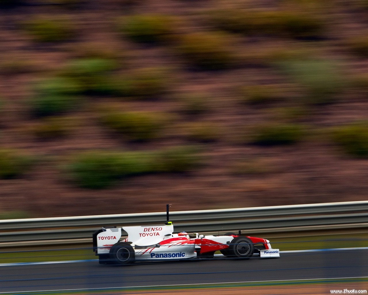 Toyota TF109 2009 F1 Car wallpaper #5 - 1280x1024