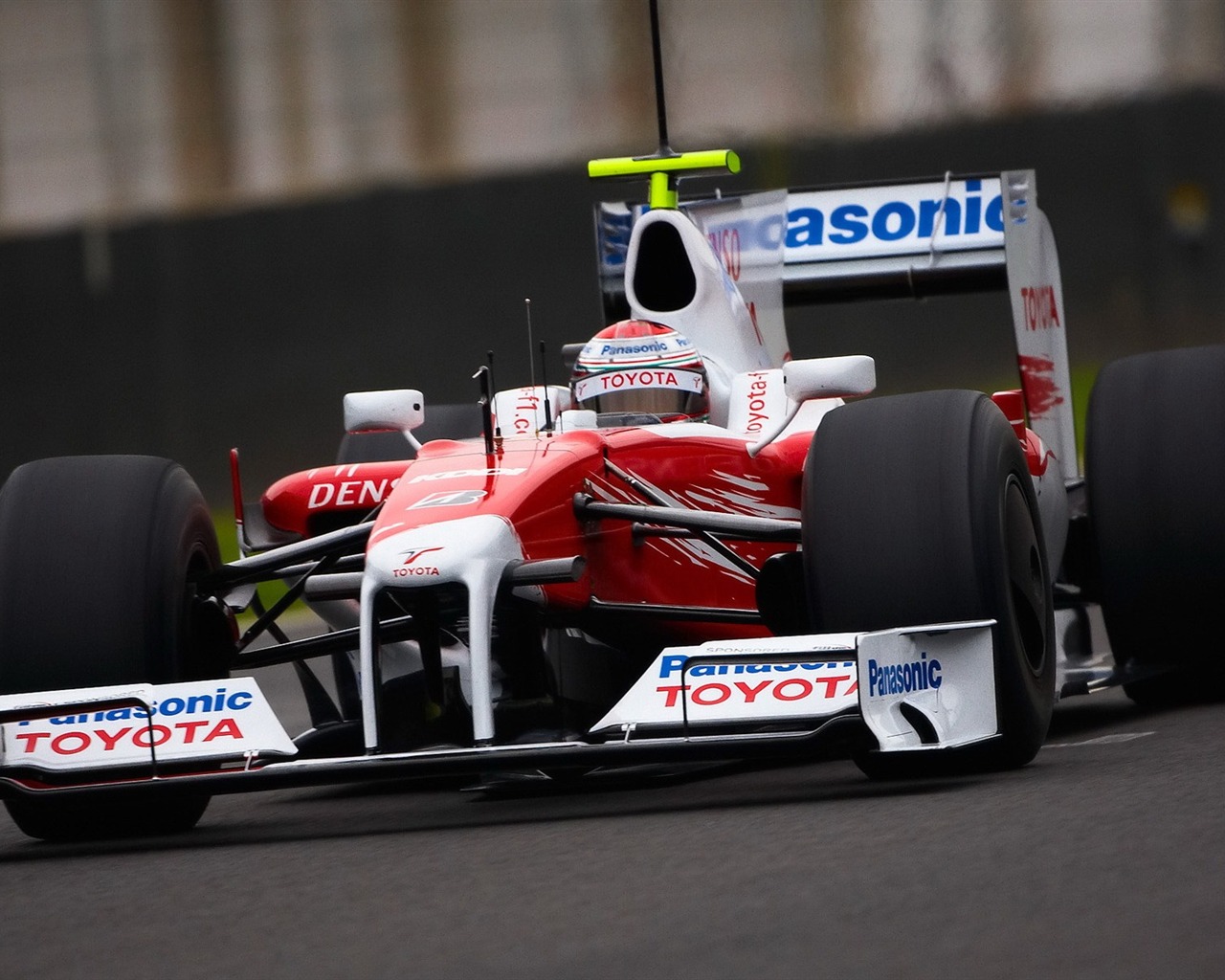 Toyota TF109 2009 F1 Car wallpaper #9 - 1280x1024