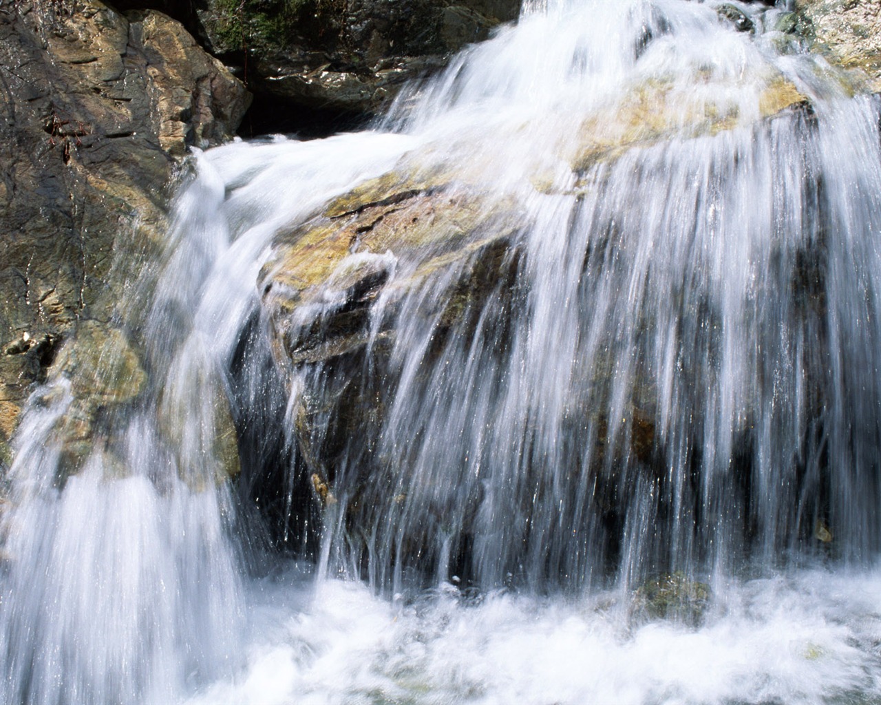 滝は、HD画像ストリーム #12 - 1280x1024