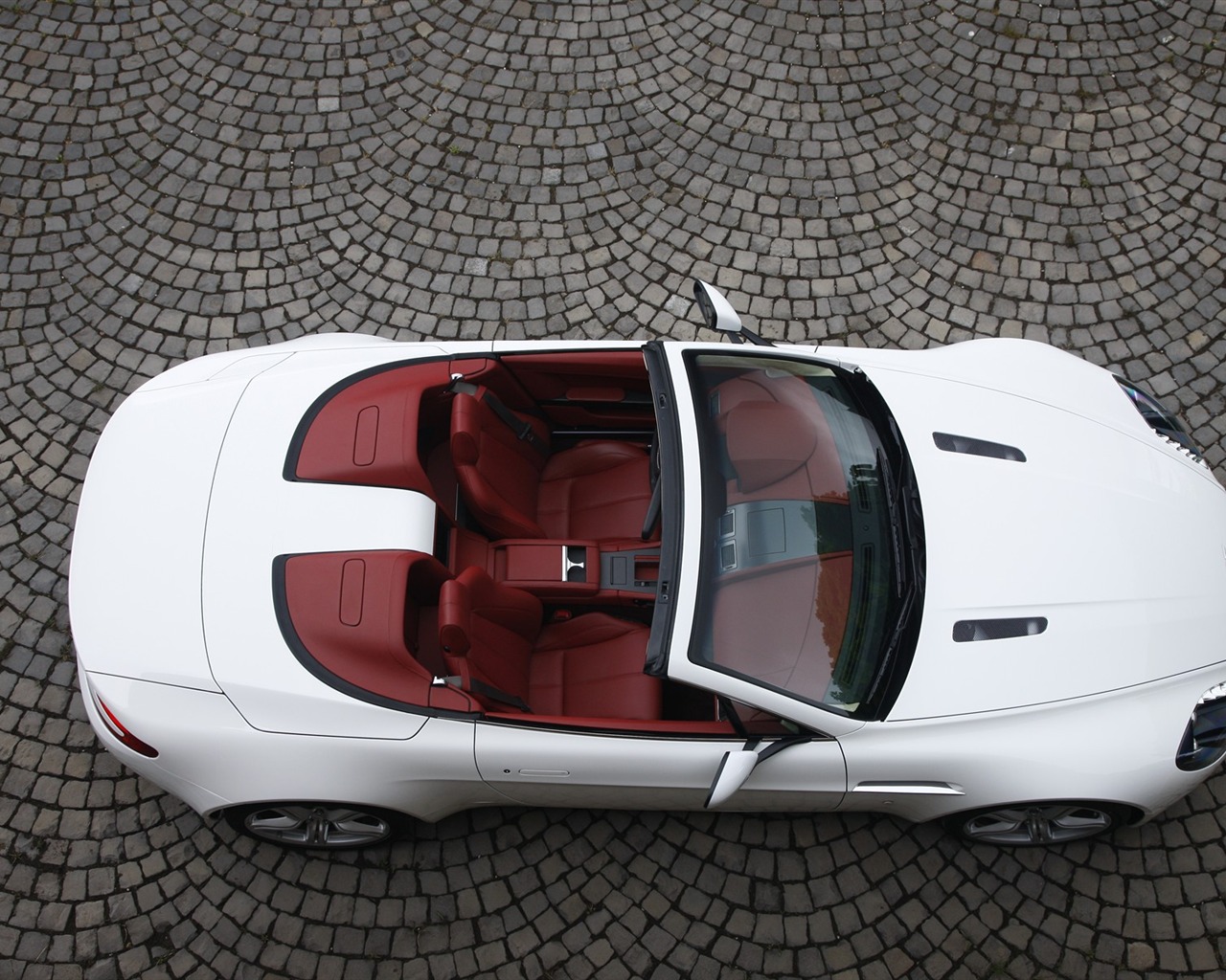 Tapety na plochu Aston Martin (2) #6 - 1280x1024