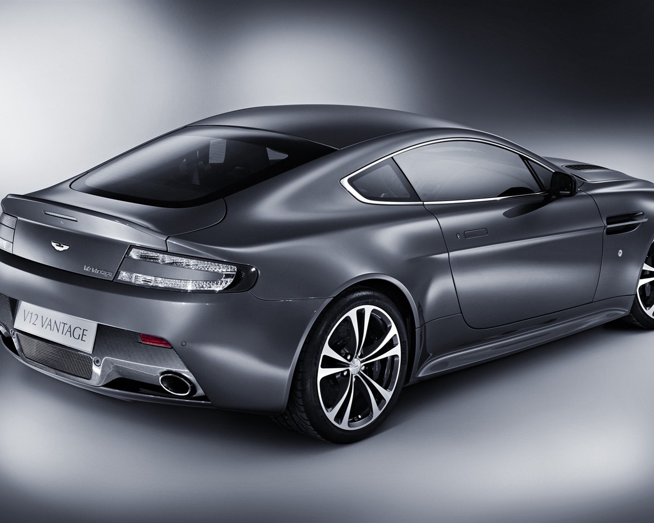 Tapety na plochu Aston Martin (2) #17 - 1280x1024