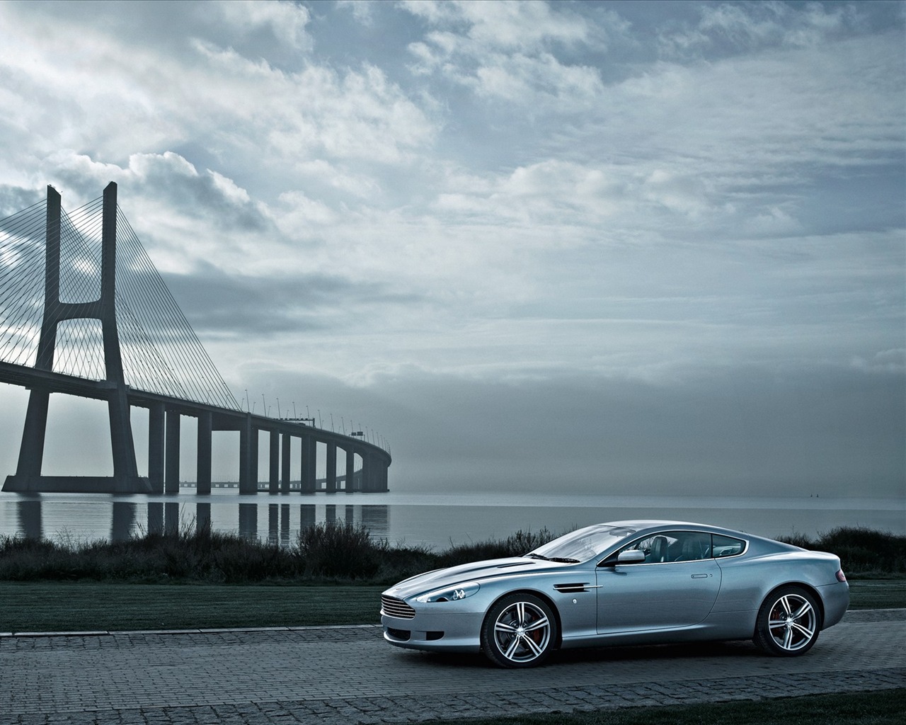 Tapety na plochu Aston Martin (3) #20 - 1280x1024