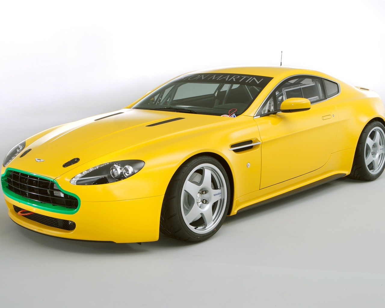 Tapety na plochu Aston Martin (4) #1 - 1280x1024