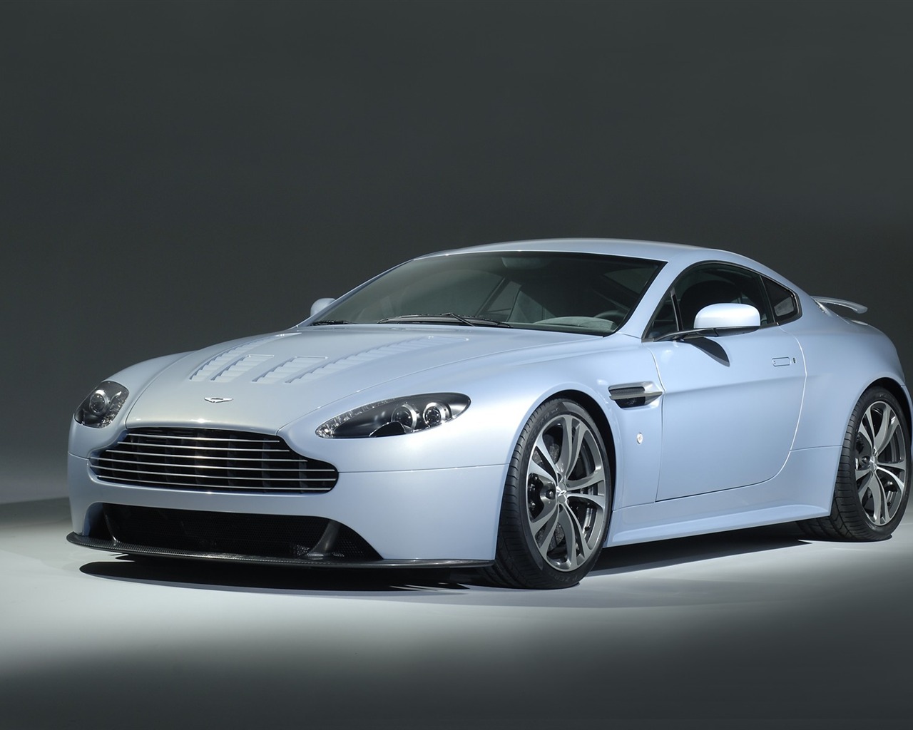 Tapety na plochu Aston Martin (4) #8 - 1280x1024