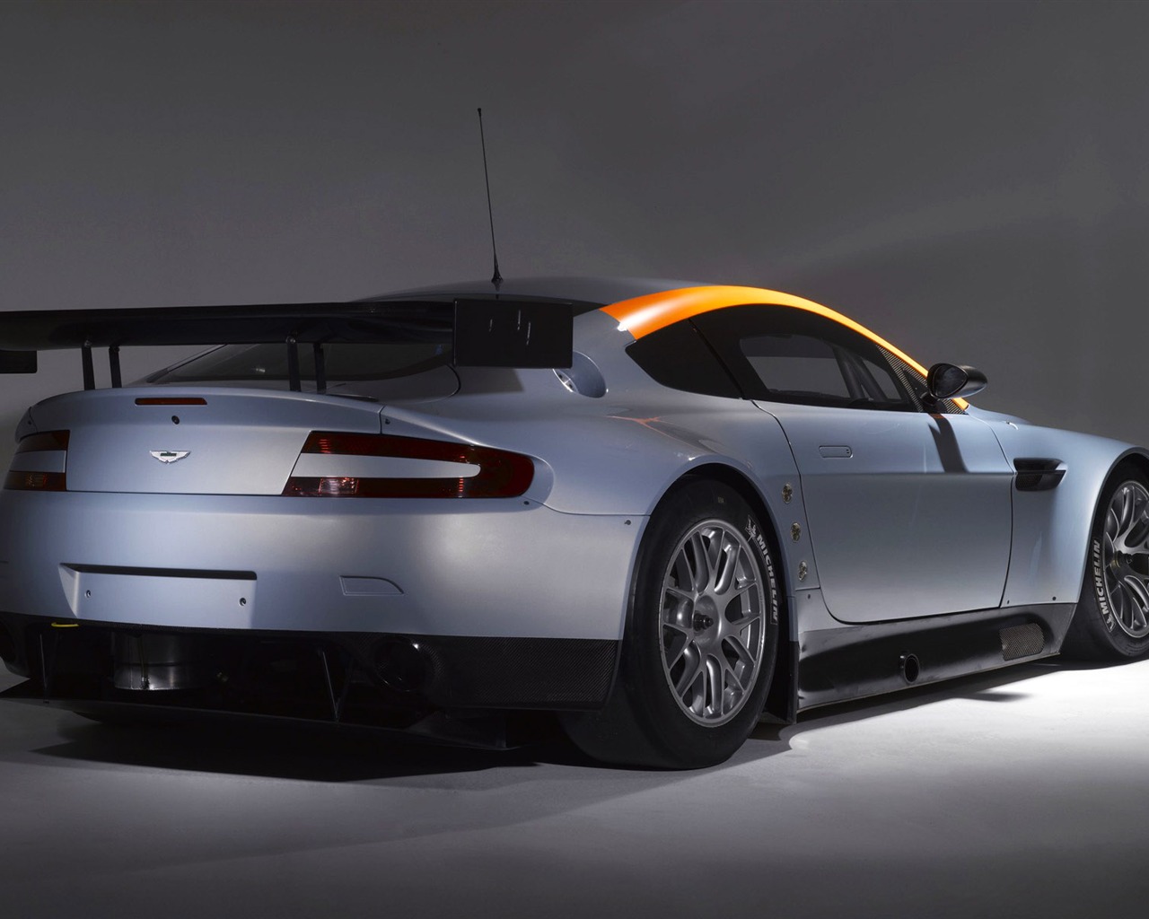 Tapety na plochu Aston Martin (4) #14 - 1280x1024