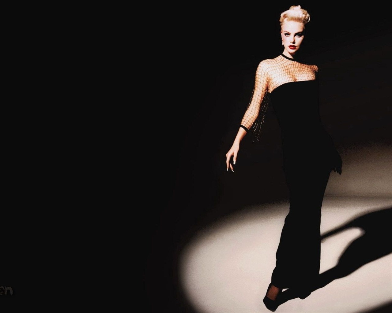 Charlize Theron krásná tapeta #23 - 1280x1024