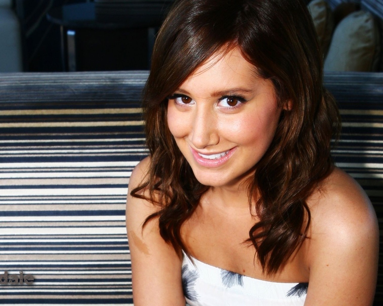 Ashley Tisdale hermoso fondo de pantalla (1) #24 - 1280x1024