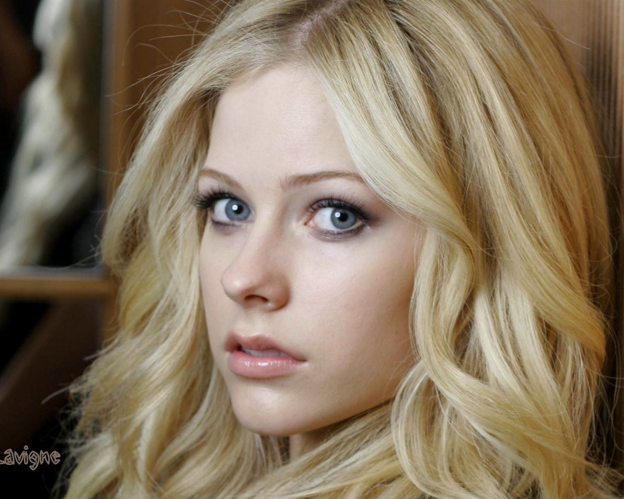 Avril Lavigne schöne Tapete #10 - 1280x1024