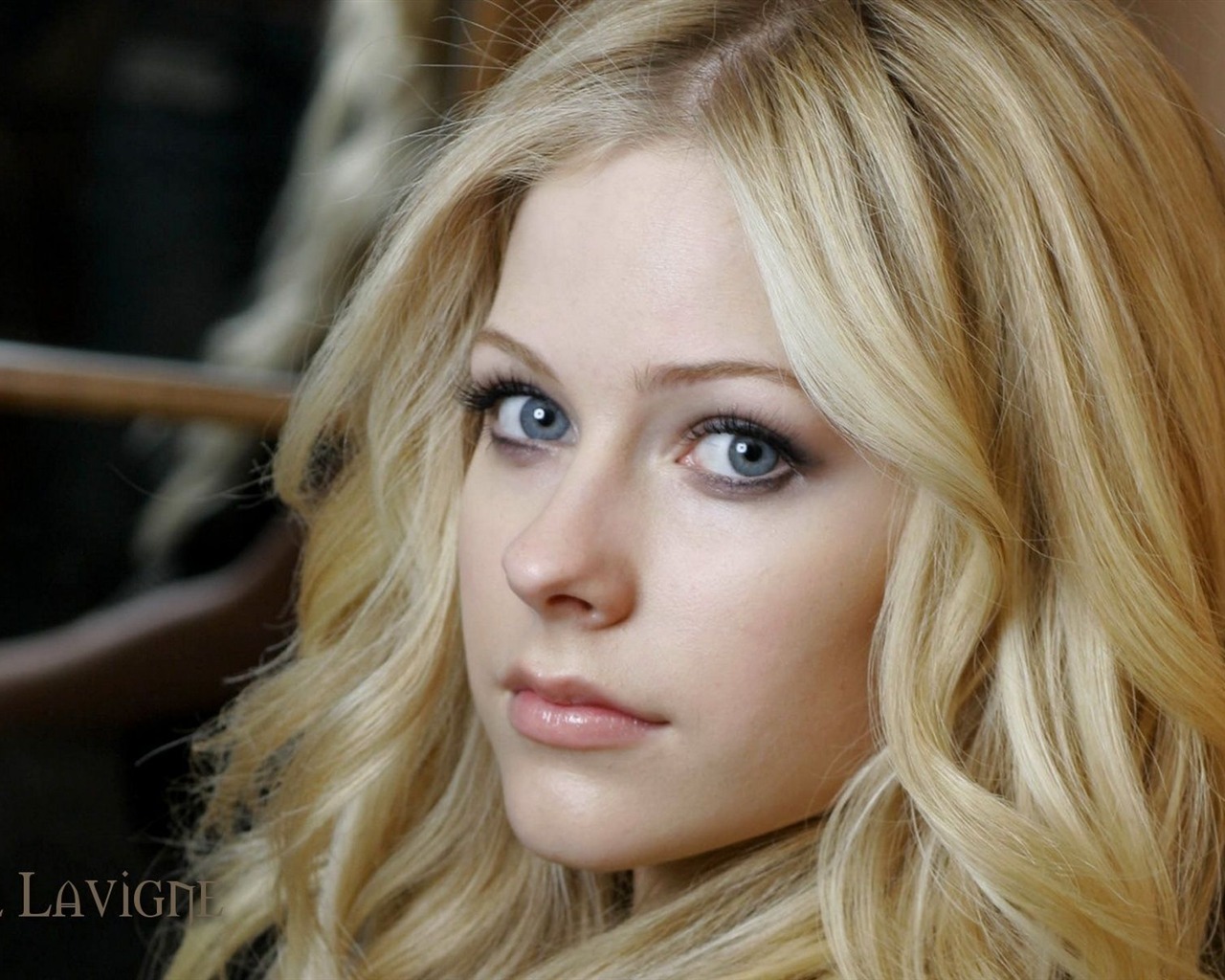 Avril Lavigne 艾薇儿·拉维妮 美女壁纸14 - 1280x1024