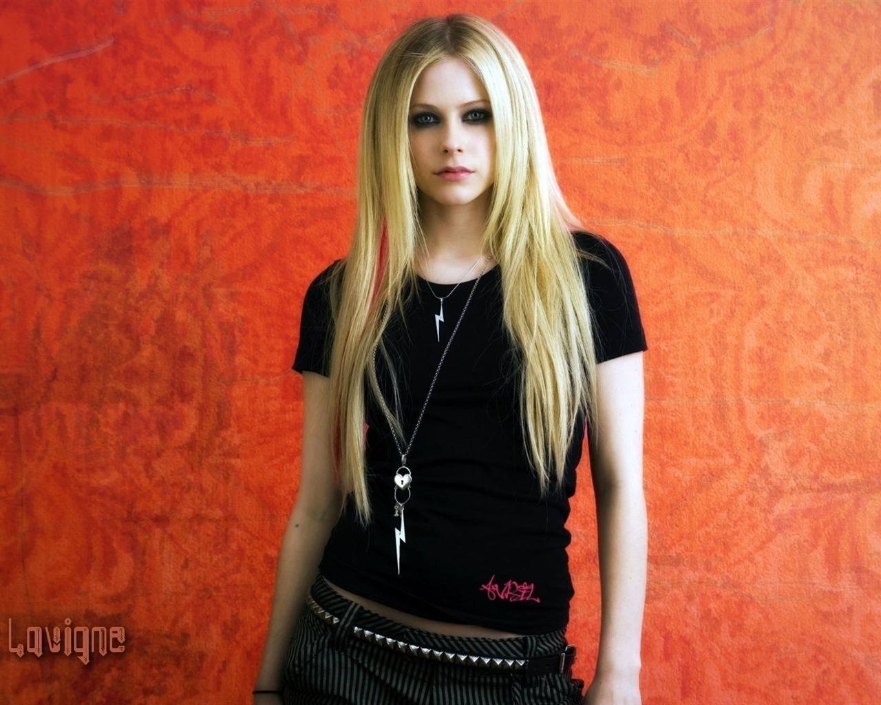 Avril Lavigne 艾薇儿·拉维妮 美女壁纸19 - 1280x1024