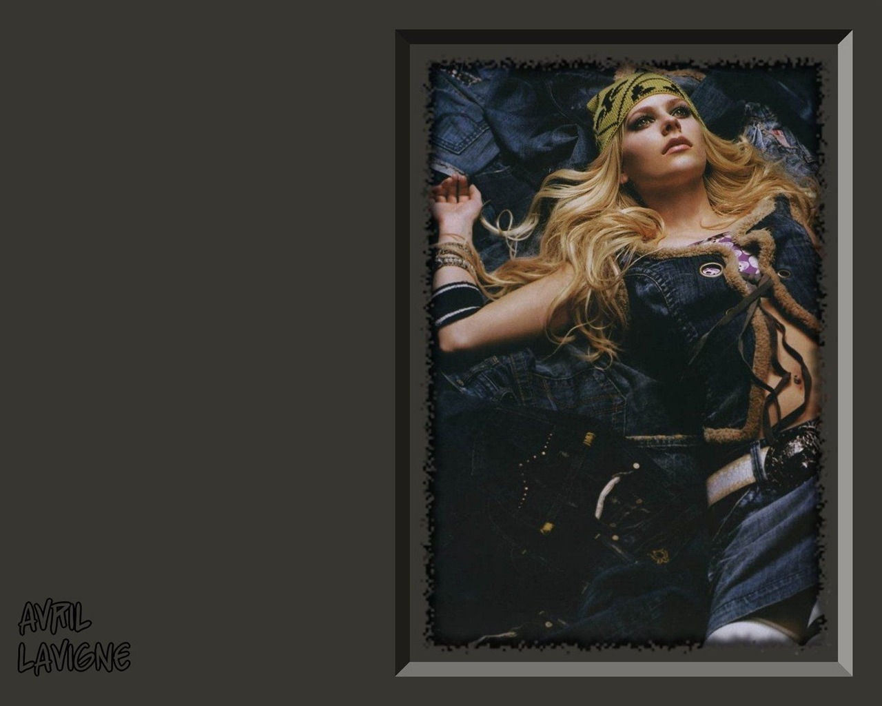 Avril Lavigne krásnou tapetu #23 - 1280x1024